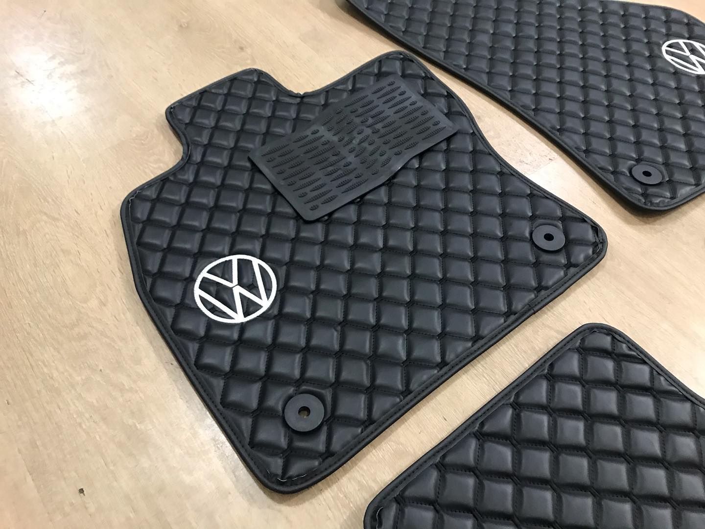 Volkswagen Car Floor Mats Set, All Volkswagen Models Waterproof Custom Car mat set